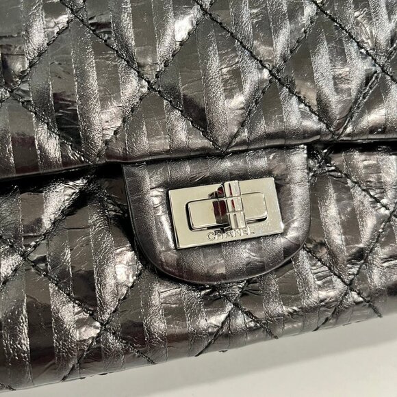 Chanel Black Striped Calfskin 2.55 Reissue 226 Double Flap Bag - Picture 12 of 15